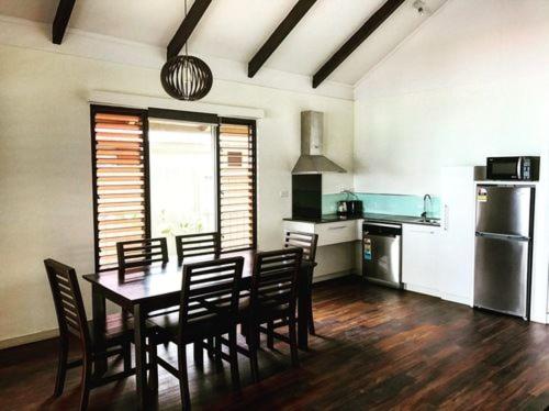 Cuina o zona de cuina de First Landing Beach Resort & Villas