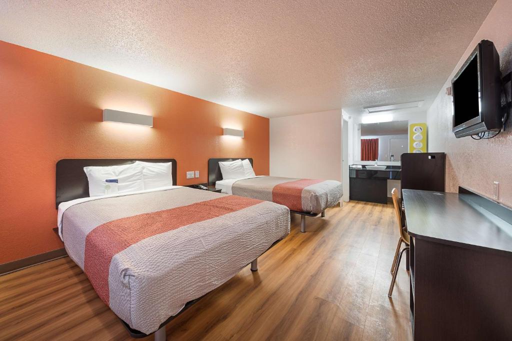TV a/nebo společenská místnost v ubytování Motel 6-Hamburg, NY