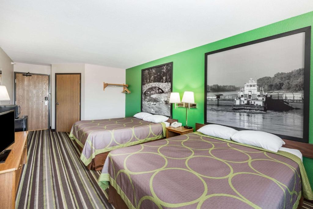 Postel nebo postele na pokoji v ubytování Super 8 by Wyndham Sioux City South