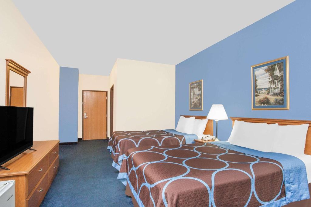 Postel nebo postele na pokoji v ubytování Super 8 by Wyndham Cobleskill NY
