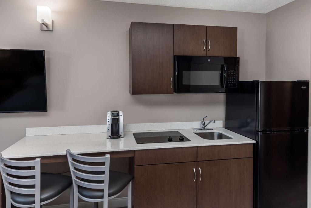 Super 8 by Wyndham Winnipeg West - Resim 40