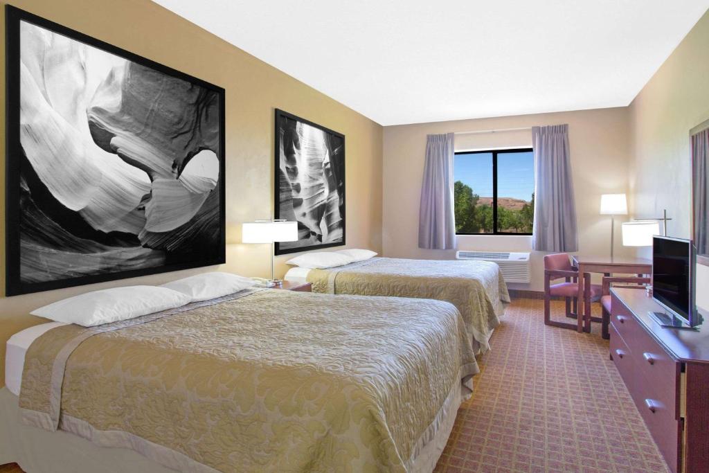 Postel nebo postele na pokoji v ubytování Super 8 by Wyndham Page/Lake Powell