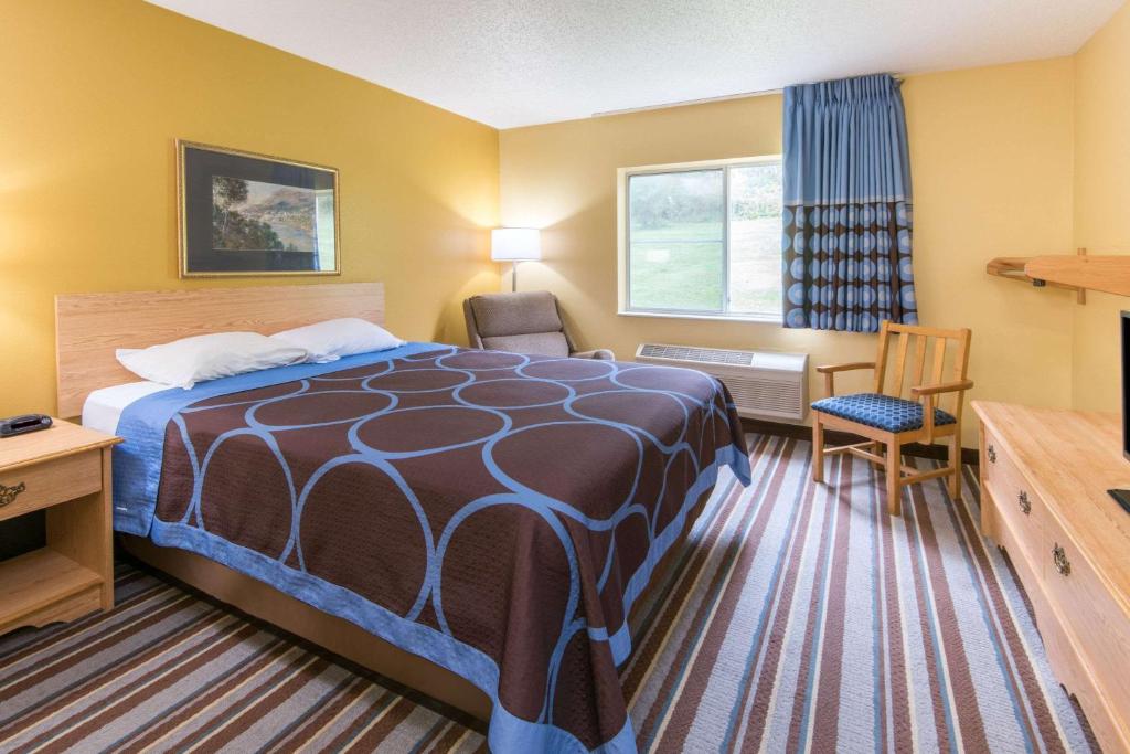 Super 8 by Wyndham Medina - Habitación Con Cama Extragrande - No Fumadores