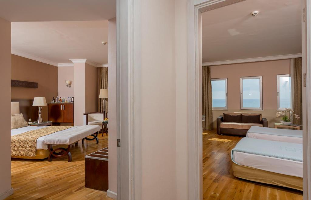 Postel nebo postele na pokoji v ubytování Mukarnas Spa & Resort Hotel