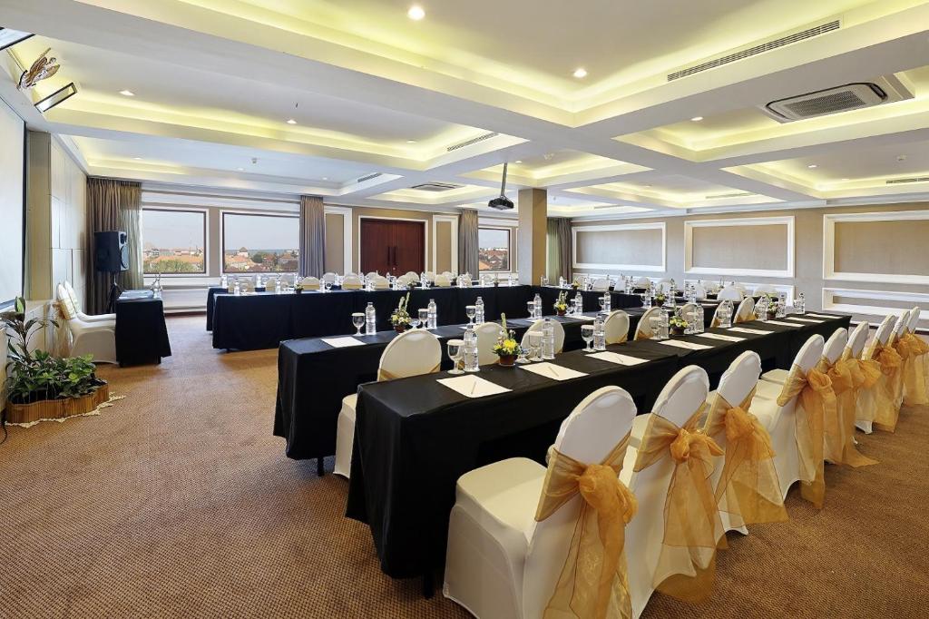 Konferenční prostory v ubytování Harper Kuta Hotel by ASTON