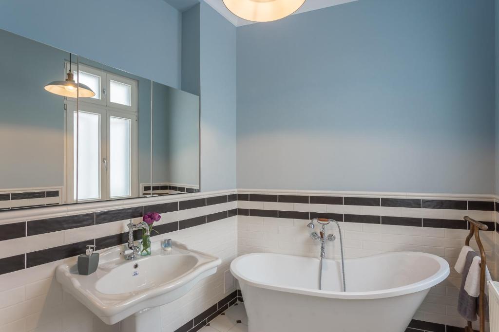 Little Bucharest mansion next to Parliament Palace - Resim 43