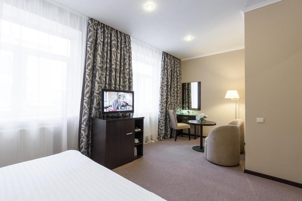TV a/nebo společenská místnost v ubytování Bontiak Hotel