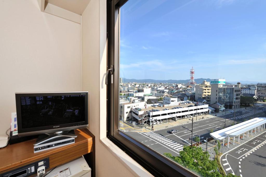 TV a/nebo společenská místnost v ubytování Hotel Keifuku Fukui Ekimae