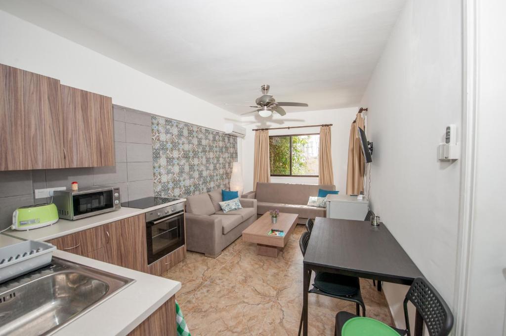 Ha.De.Co. Holiday Apts - Housity