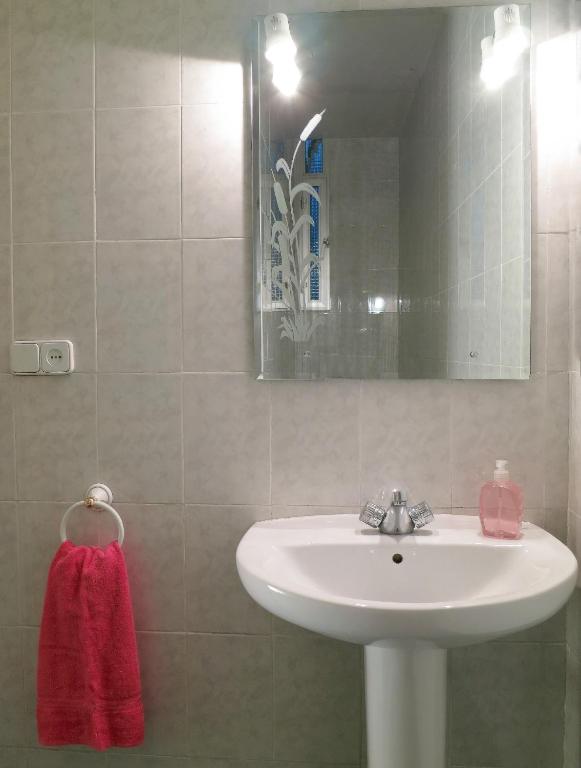 Imagen de la galería de Hostal Horizonte Madrid "Check-in on-line Recepcion 14h-23h", en Madrid
