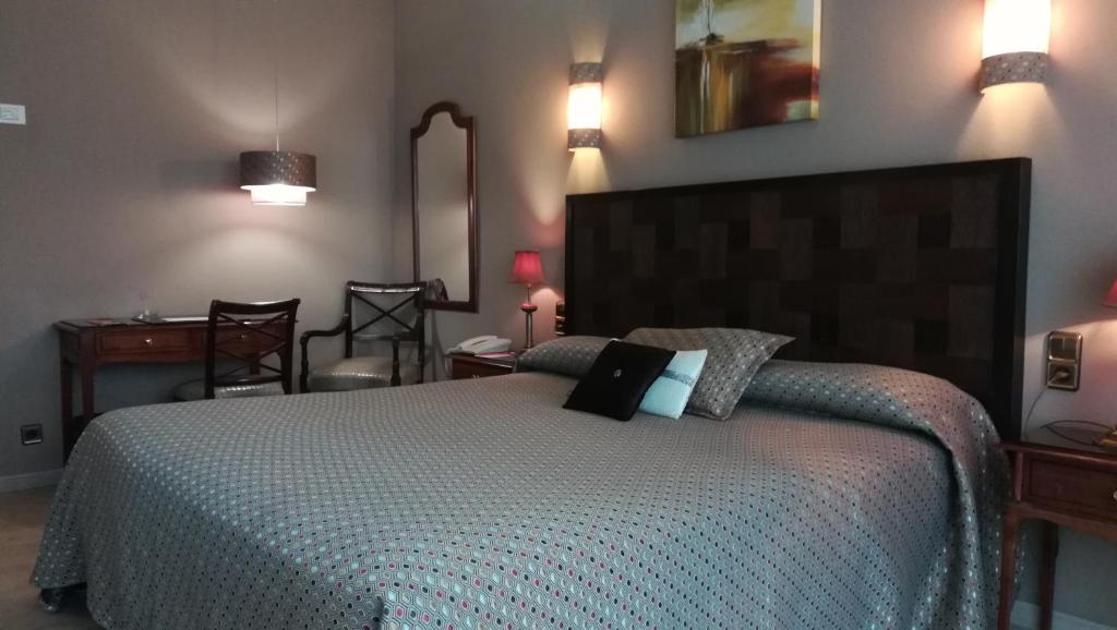 Postel nebo postele na pokoji v ubytování Hotel Ciudad de Vigo