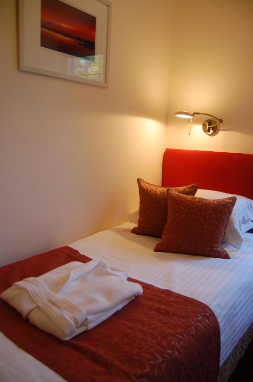 Warwick House - Standard Single Room