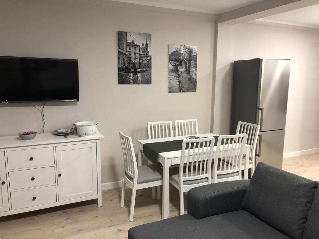 A television and/or entertainment centre at Corazón de Triana