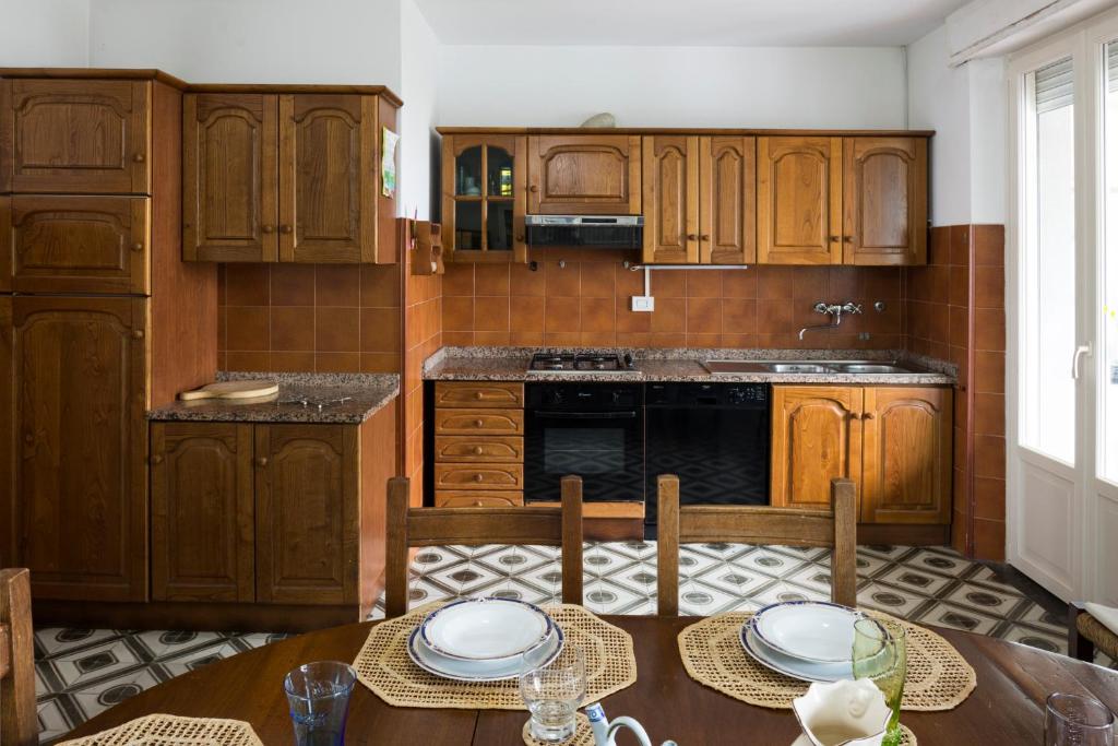 A kitchen or kitchenette at Casa Adriana