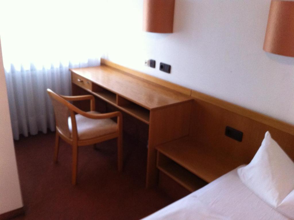 Postel nebo postele na pokoji v ubytování Hotel Bacchusstube garni