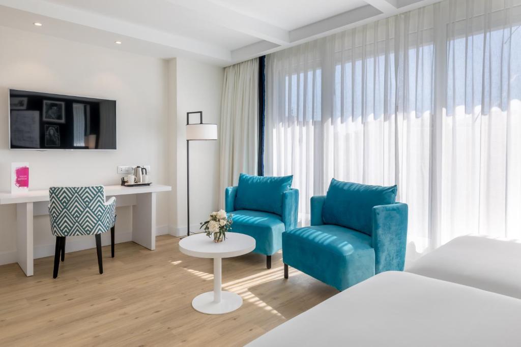 TV a/nebo společenská místnost v ubytování Barceló Imagine
