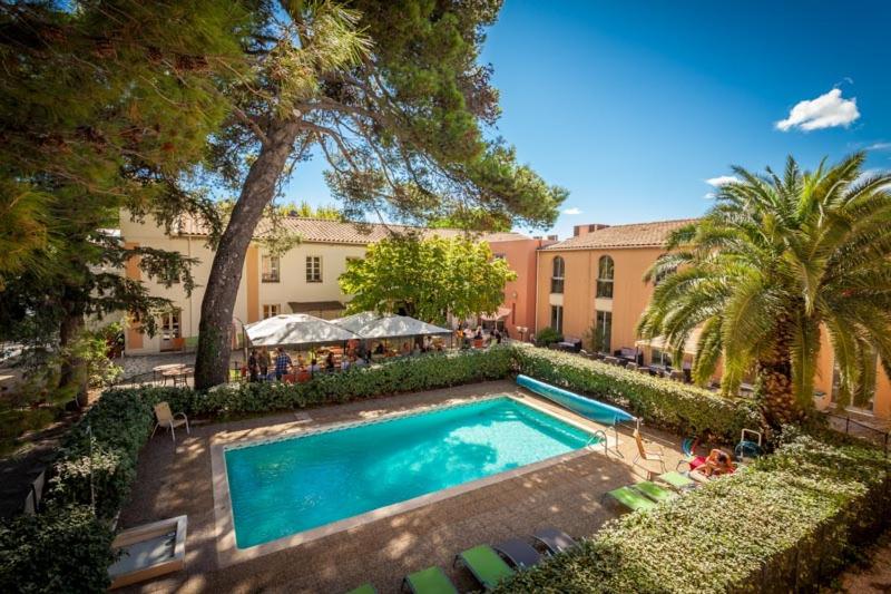 The swimming pool at or close to Le Clos De L'aube Rouge - Montpellier / Castelnau le Lez