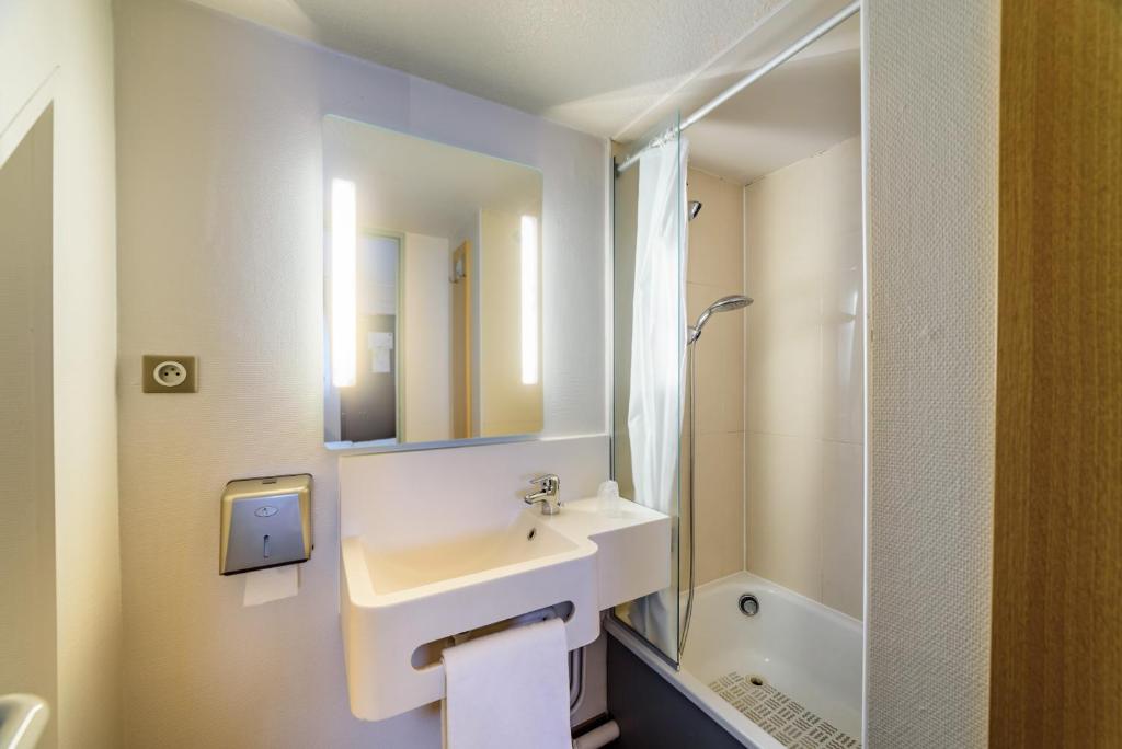Koupelna v ubytování B&B HOTEL Dijon Marsannay