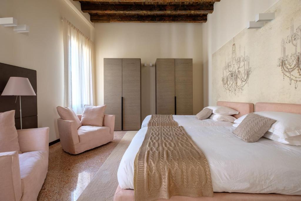 A bed or beds in a room at Ca' Moro Salina