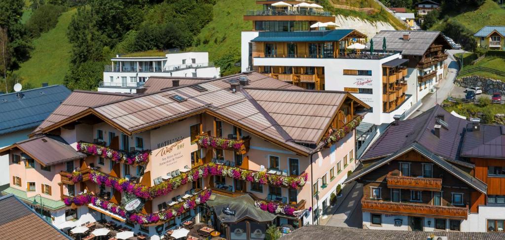 an overhead view of a building with flowers on it at Hotel Wagrainerhof in Wagrain