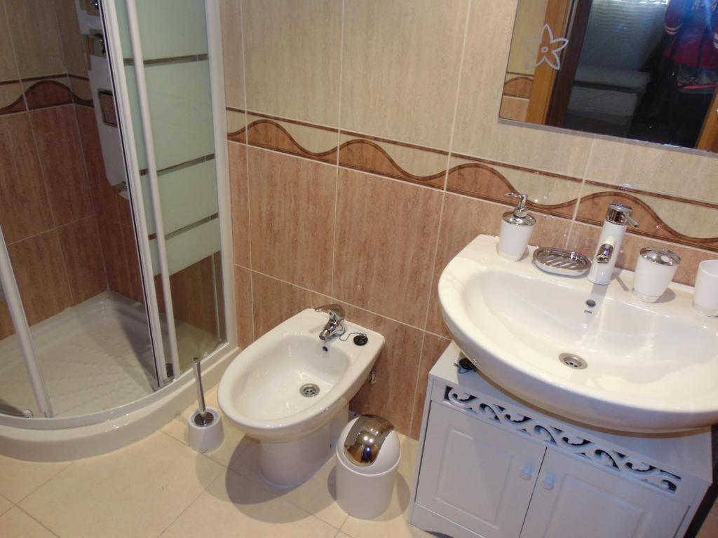 Apartamentos varios con 2 dorm en Marina Dor , la playa de Amplaries 47 , vista lateral al mar - Apartamento De Dos Dormitorios