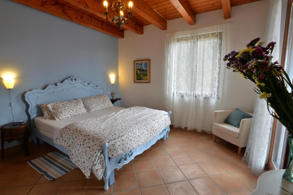 Кровать или кровати в номере Il Laghello di Amina