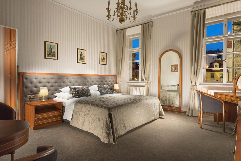 Postel nebo postele na pokoji v ubytování Hotel Pod Věží