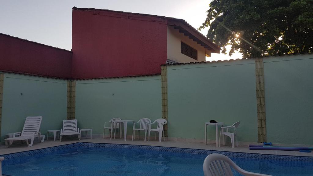A piscina localizada em Pousada Irashai ou nos arredores