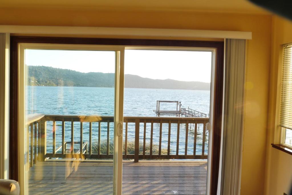 Overlooking clearlake from the living room, Clearlake (updated prices 2024)