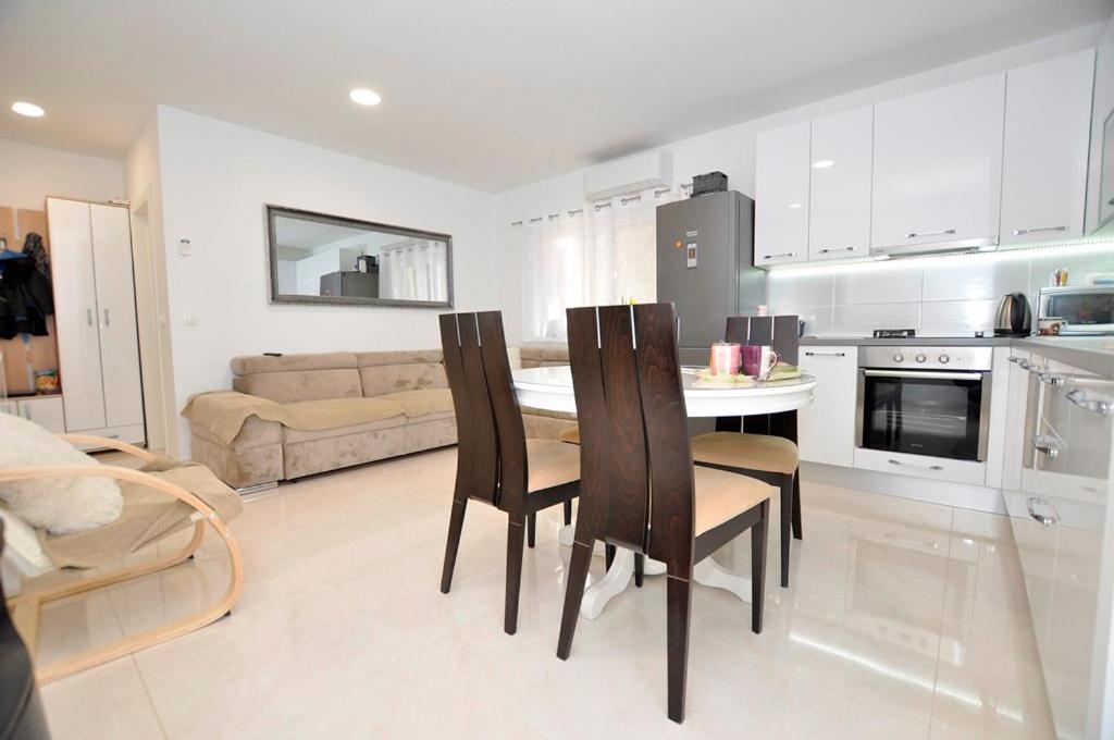 Apartments Valentino - Housity