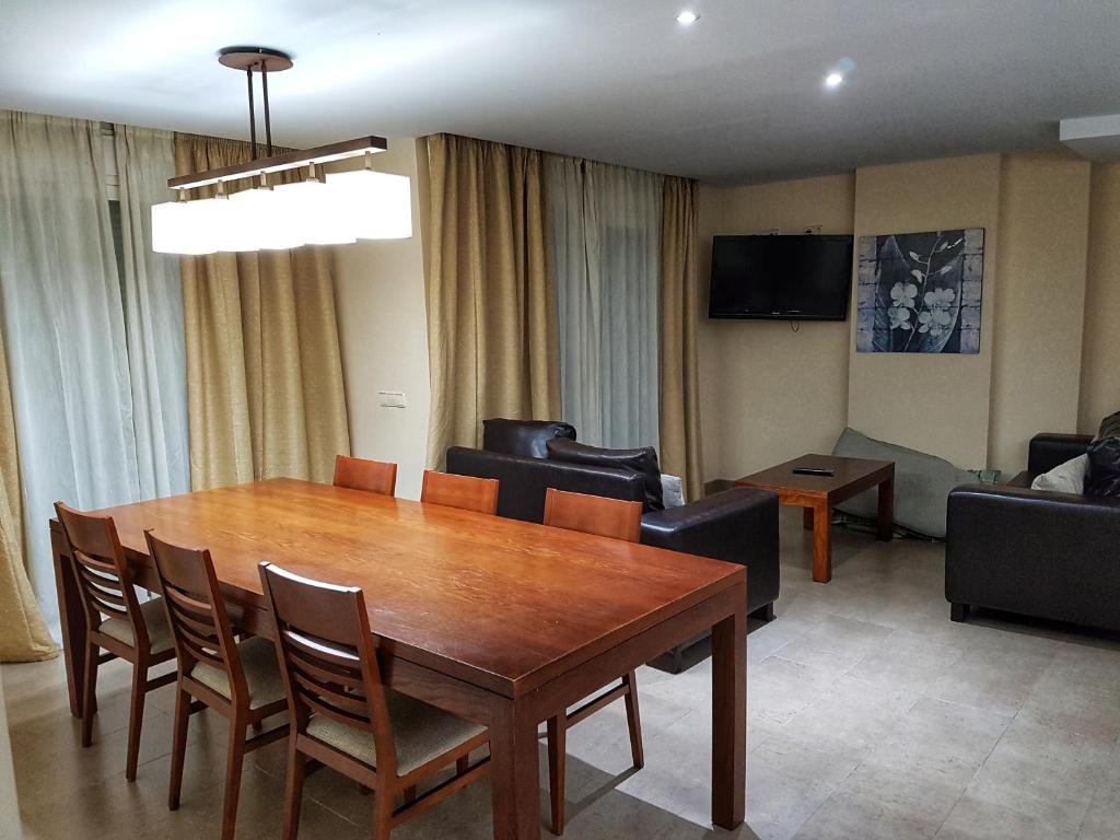 TV a/nebo společenská místnost v ubytování Apartamentos Doña Lucía