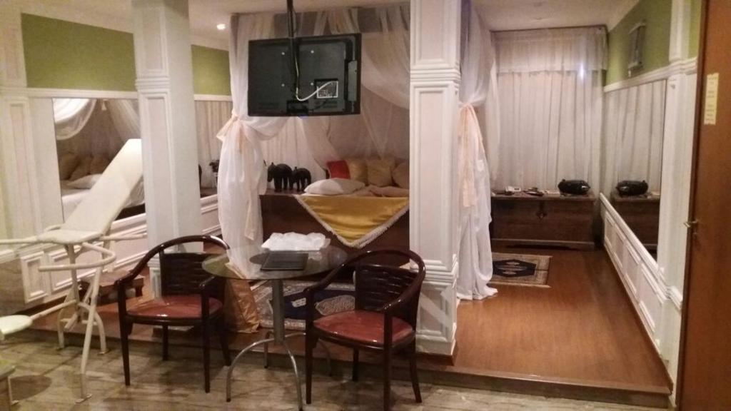  Heru's Motel