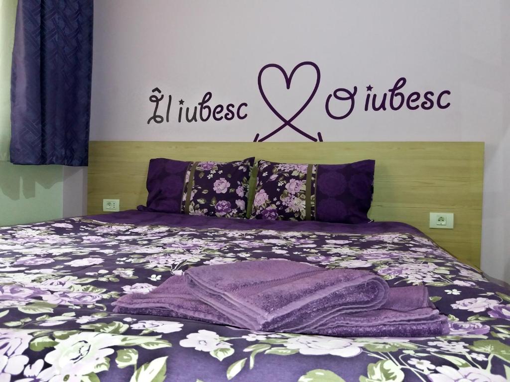 a bedroom with a bed and a sign that reads iucnurse at Apartament P&D in Constanţa