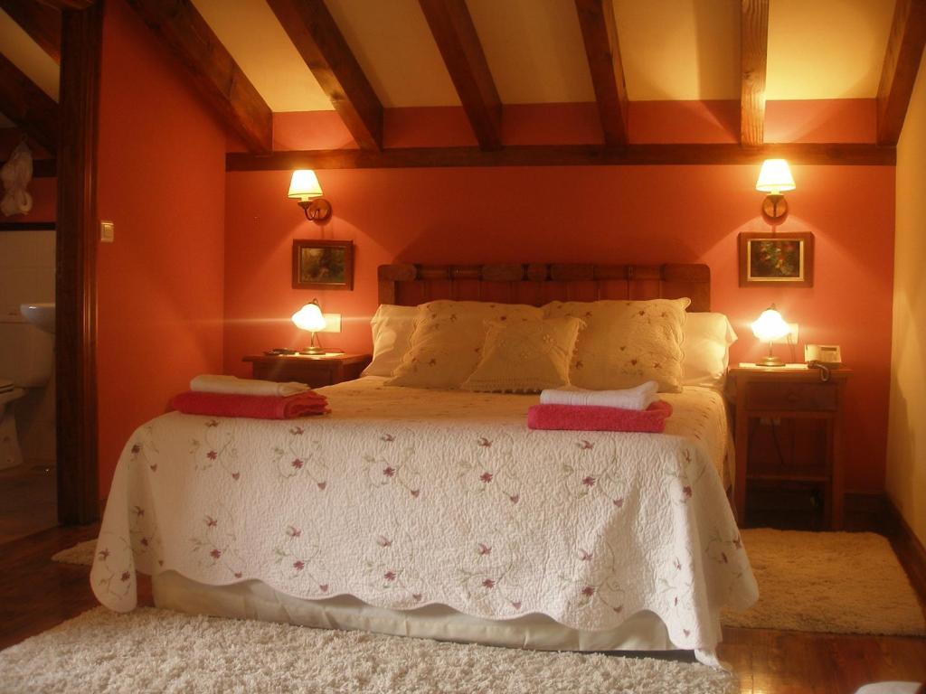 Postel nebo postele na pokoji v ubytování Posada San Pelayo