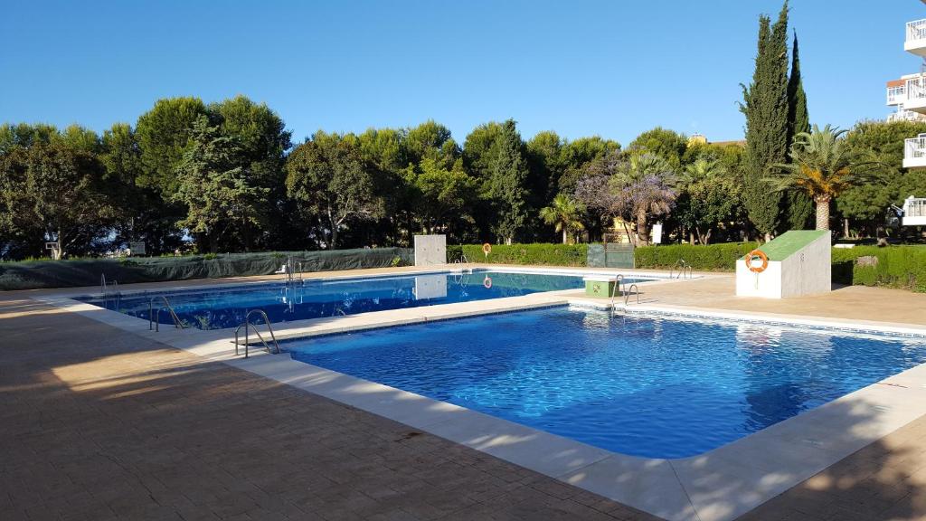 The swimming pool at or close to Alda Benalmadena