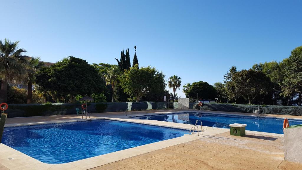 The swimming pool at or close to Alda Benalmadena