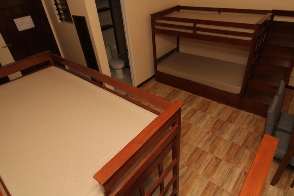 Postel nebo postele na pokoji v ubytování Charos Dormitel