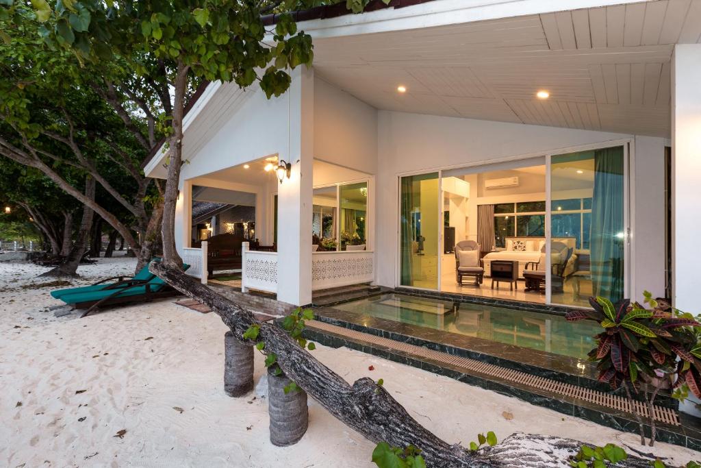 Zahrada ubytování Racha Island Resort (Rayaburi)