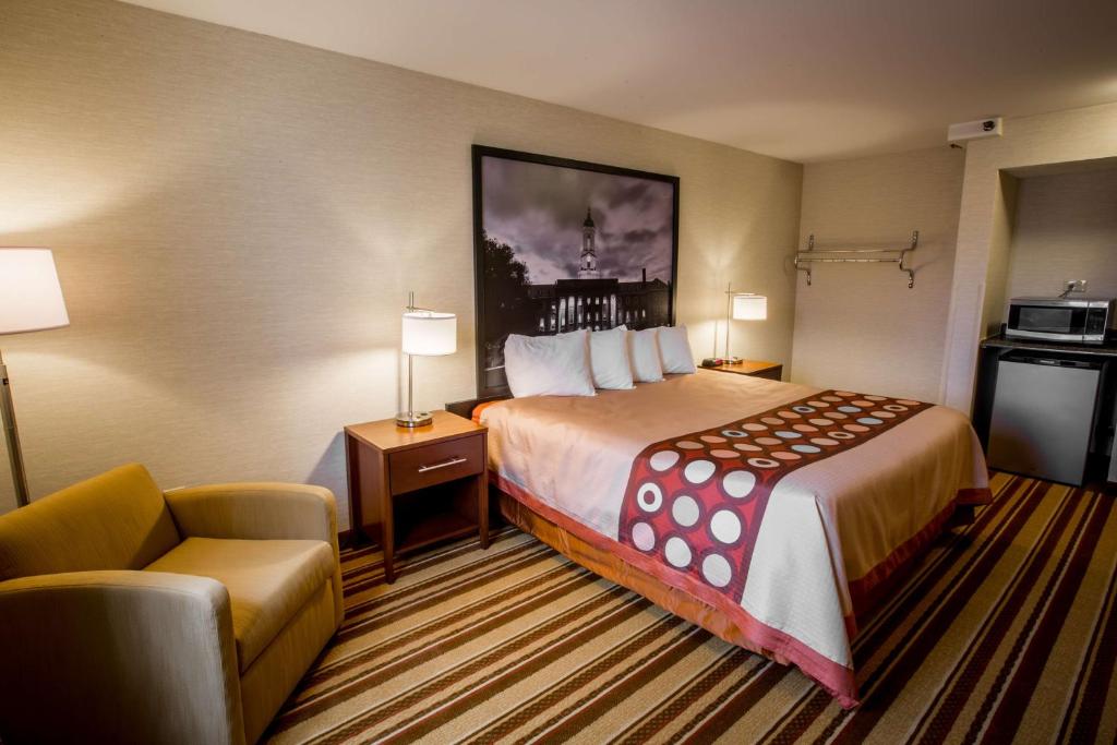 Super 8 by Wyndham State College photo