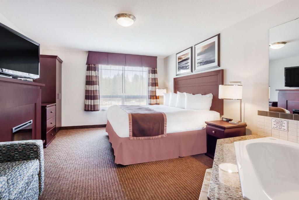 Postel nebo postele na pokoji v ubytování Ramada by Wyndham Creston