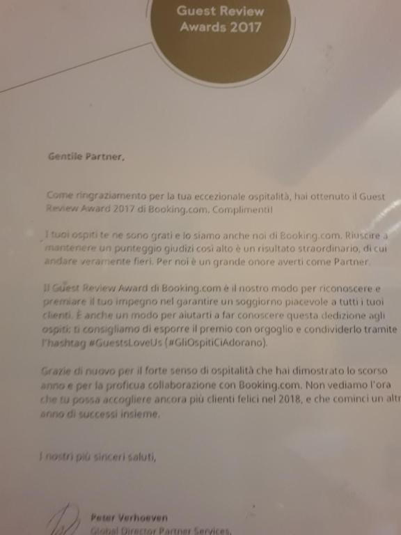 Certifikát, hodnocení, plakát nebo jiný dokument vystavený v ubytování Da Giusè