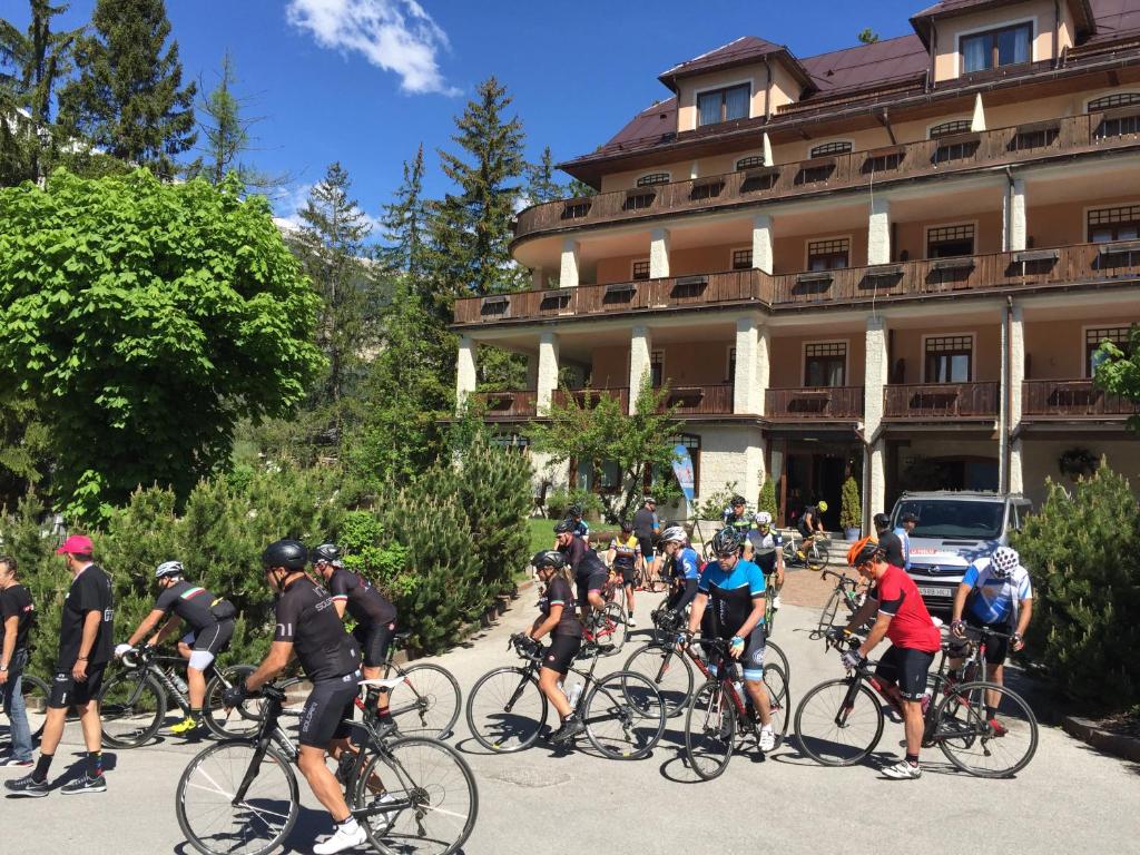 Rowery dostępne w obiekcie Boutique Hotel Villa Blu Cortina D'Ampezzo lub w pobliżu