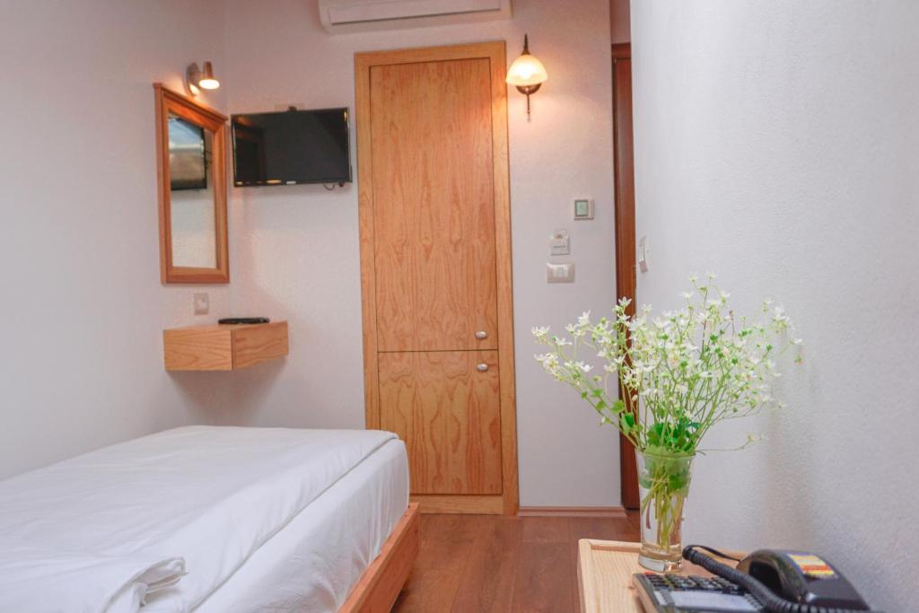 Postel nebo postele na pokoji v ubytování Hotel Argjiro