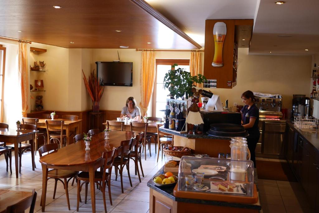 TV a/nebo společenská místnost v ubytování Auberge Communale à l'Union