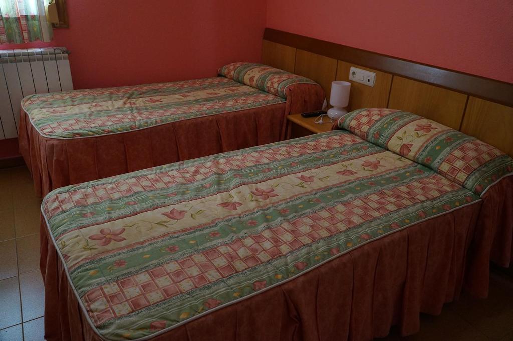 Posteľ alebo postele v izbe v ubytovaní Hostal Camino Real