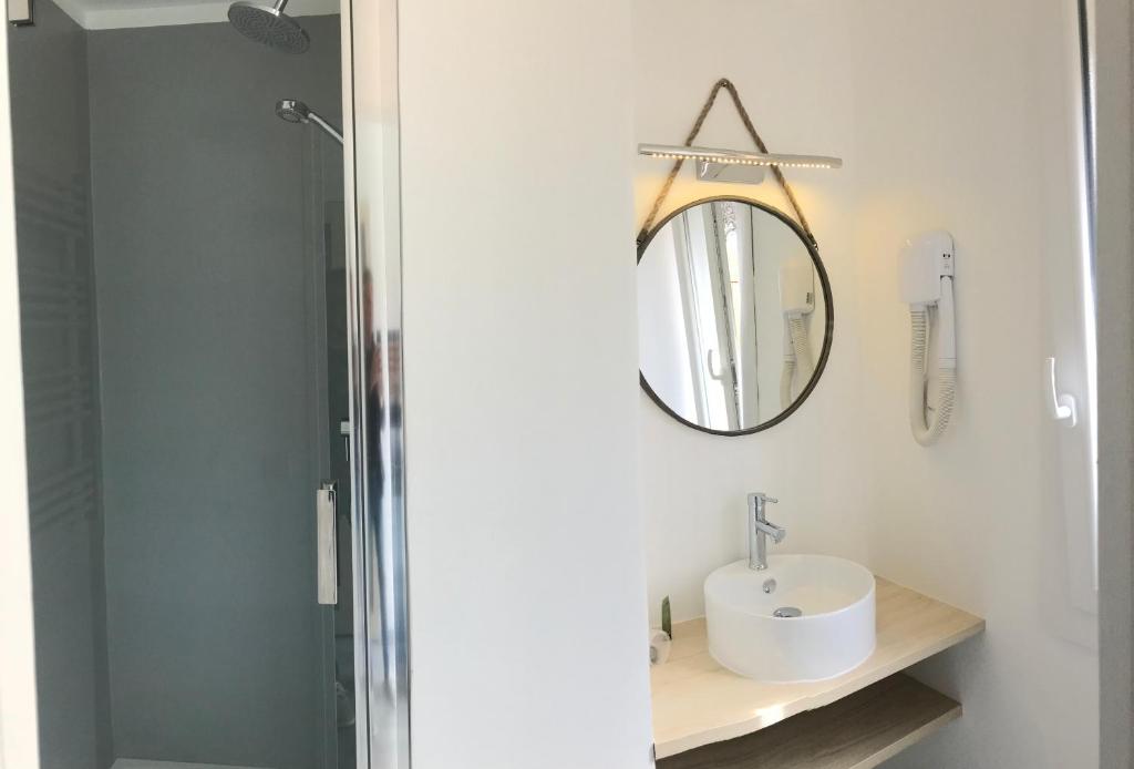 Koupelna v ubytování L'Oasis Hotel