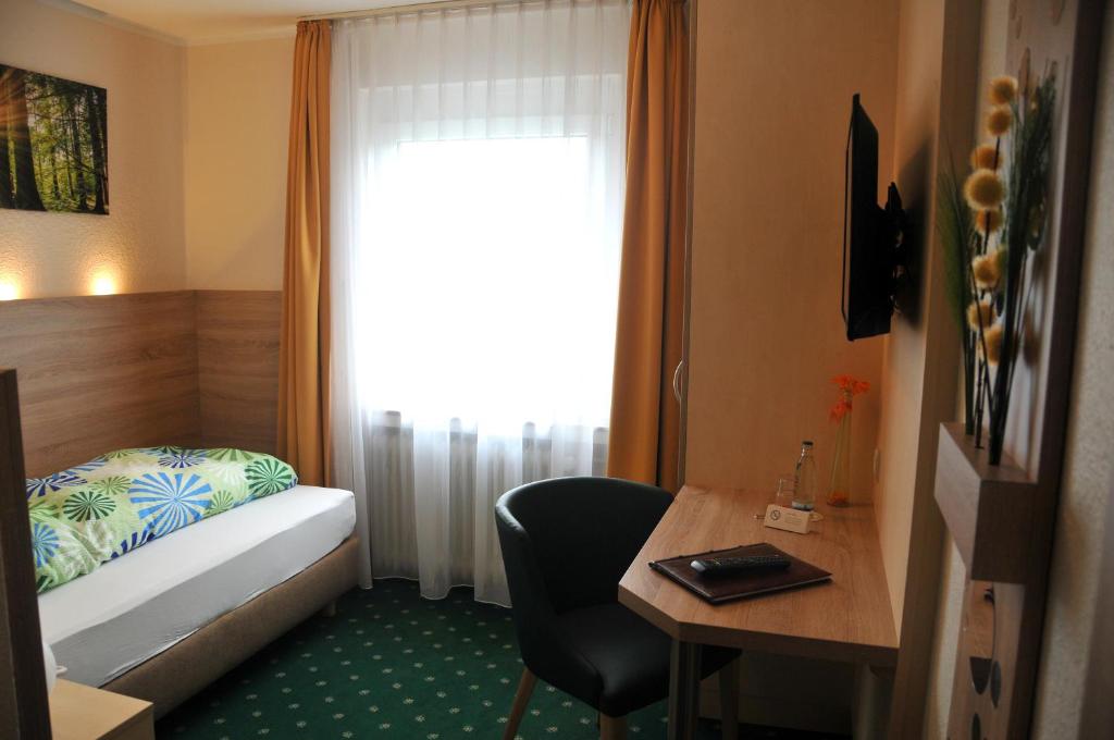 Postel nebo postele na pokoji v ubytování Hotel Niedersfeld-Winterberg