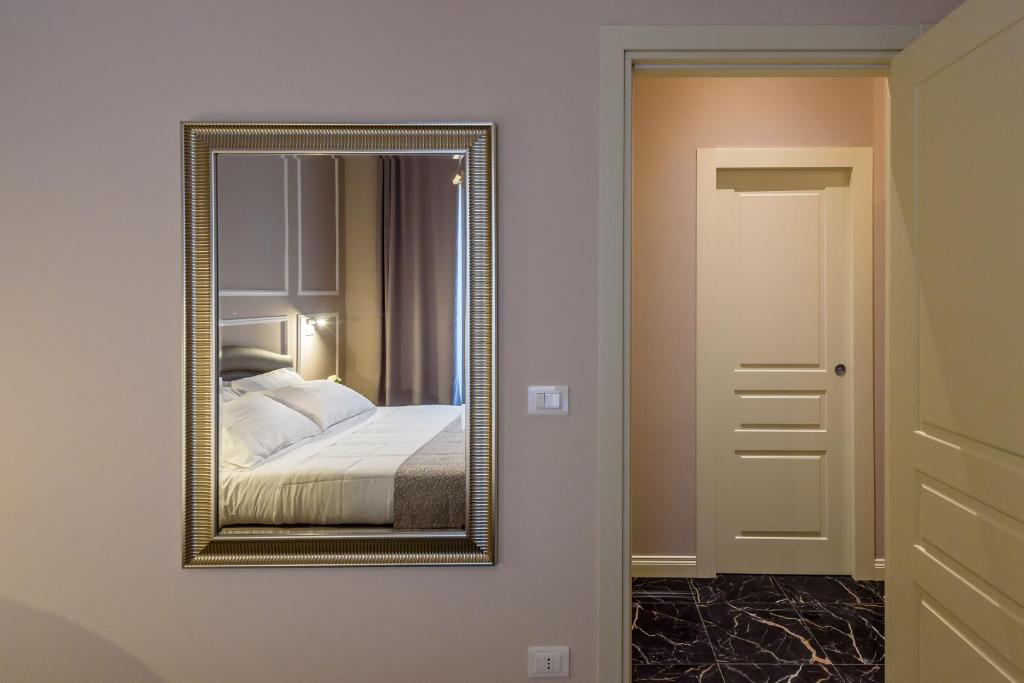 Postel nebo postele na pokoji v ubytování Marie Claire Apartments & Spa