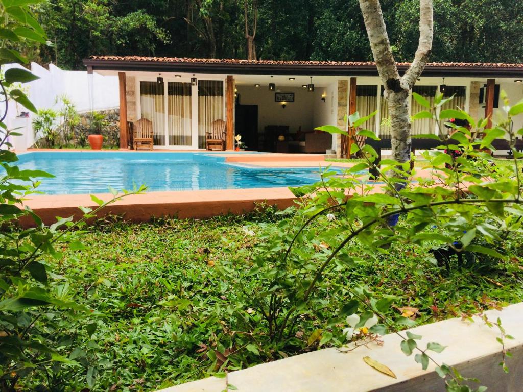 a house with a swimming pool in a yard at Villa Kandy with Private Pool in Kandy
