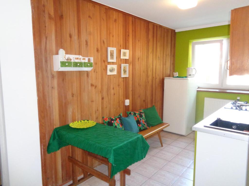 Kuchyň nebo kuchyňský kout v ubytování Uroczy Domek Z Ogrodem I Tarasem